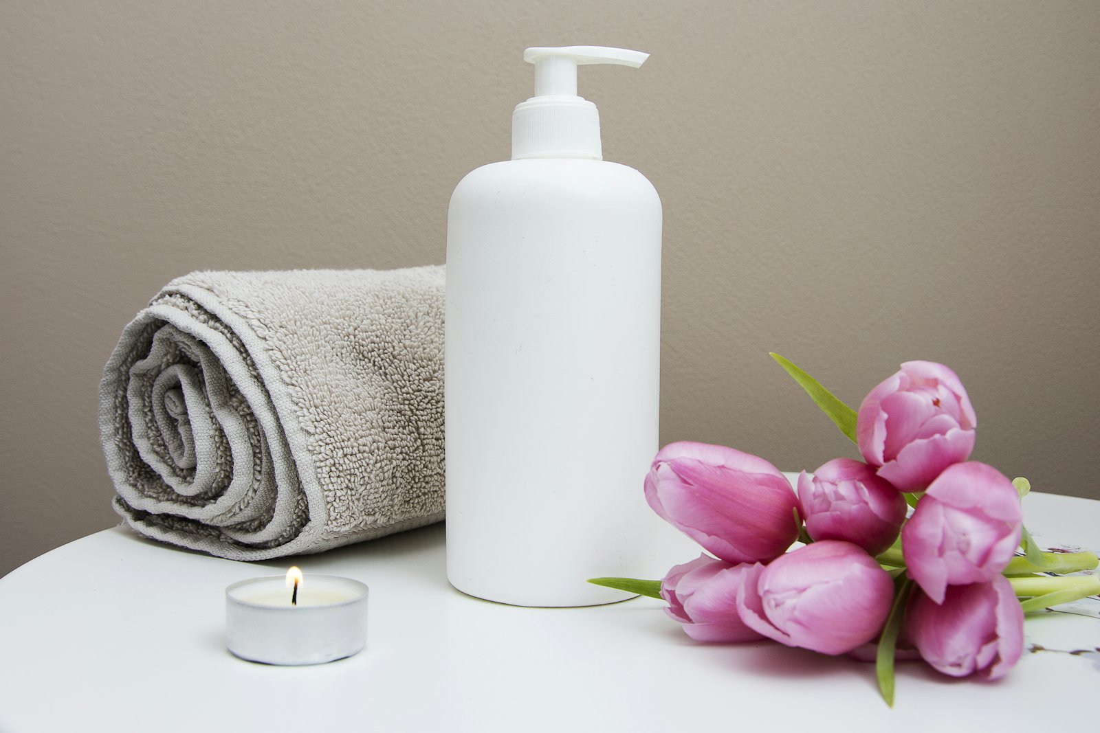 Kit de spa a domicilio: toallas, aceites y velas de aromaterapia